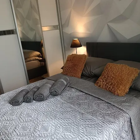 Apartment 2 *